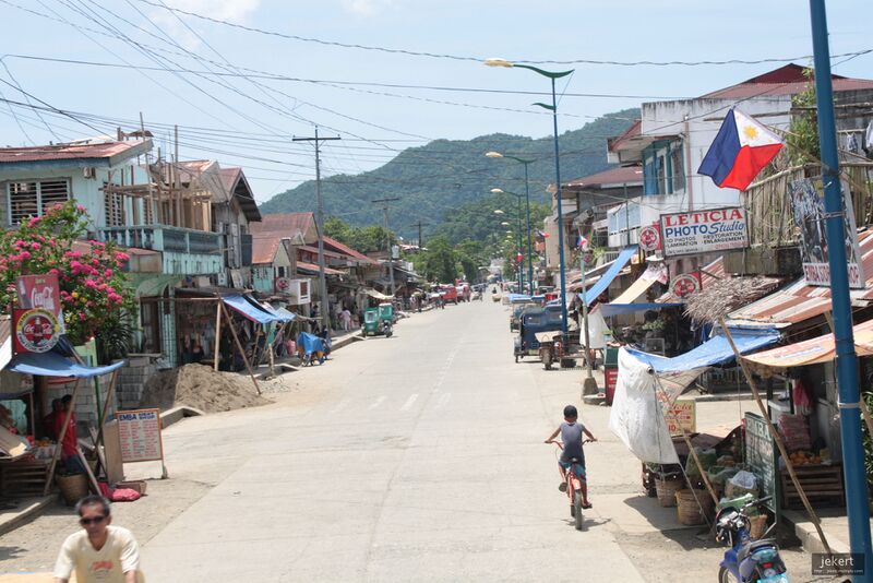 ملف:Caramoan town.jpg