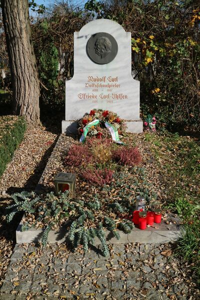 ملف:Grab Rudolf Carl.jpg