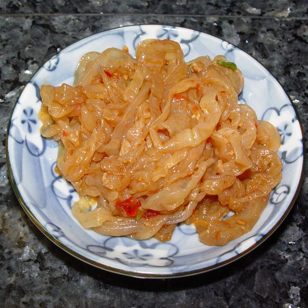 ملف:Jellyfish sesame oil and chili sauce.jpg