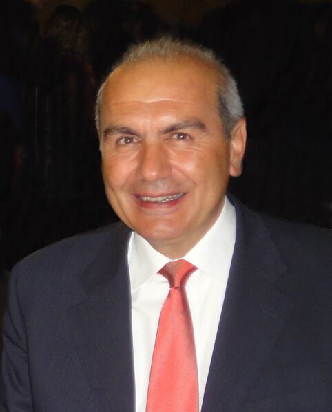 ملف:Nikos Karabelas 2012.jpg