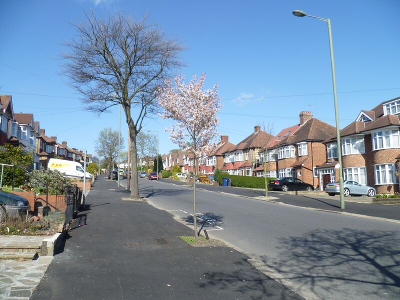 ملف:Osidge Lane, London.JPG