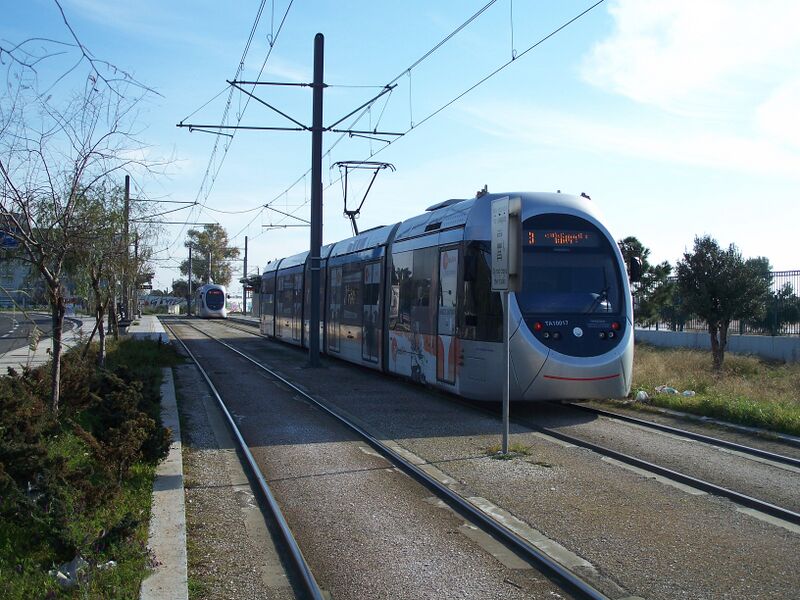 ملف:Recurrent Trams in Athens.jpg