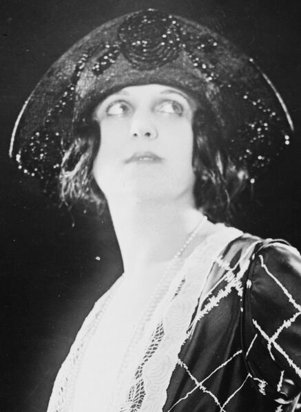 ملف:Dolores Cassinelli.jpg