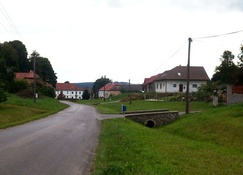 ملف:Gruna, náves.jpg