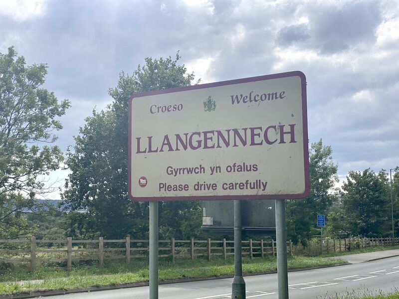 ملف:Llangennech Welcome Sign.jpg