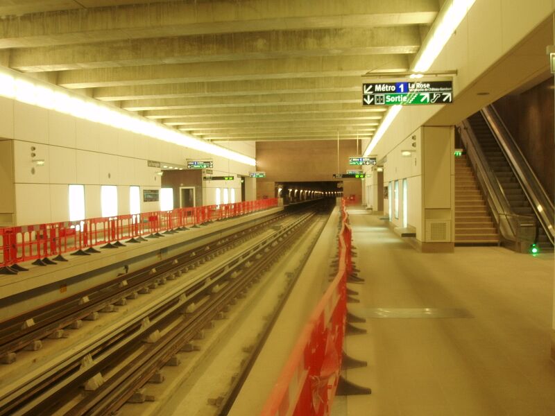 ملف:Marseille-Metro-ligne-1-La-Fourragere-station-vue-vers-tunnel.jpg