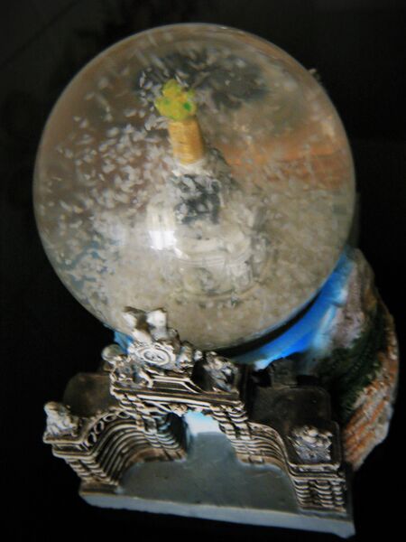 ملف:Snowball souvenir.JPG