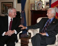 الوزير المرشح مع السناتور روبرت بيرد (د-غ.ڤ.)