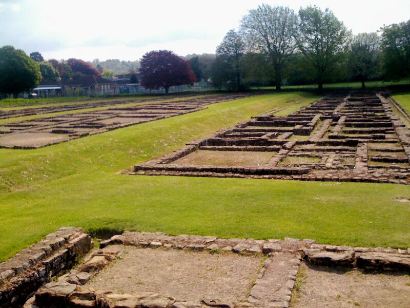 ملف:Caerleon-Roman Prysg Field Barracks.JPG