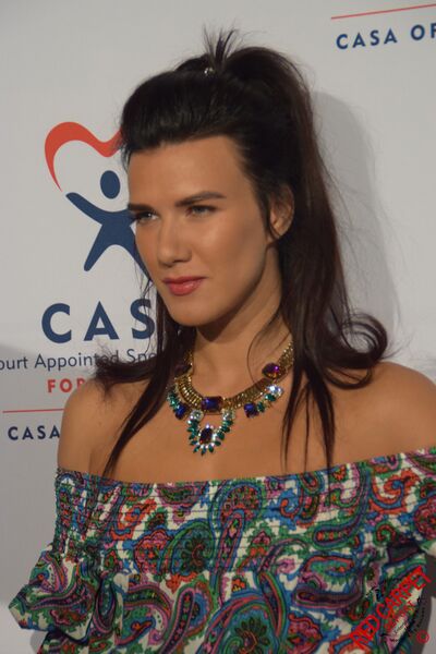 ملف:Natalie Burn May 2015.jpg