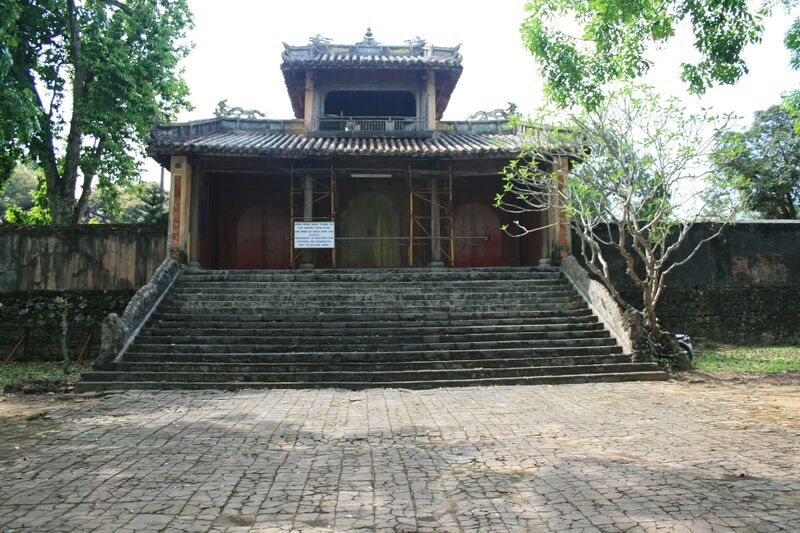 ملف:Tomb of DongKhanh1.JPG