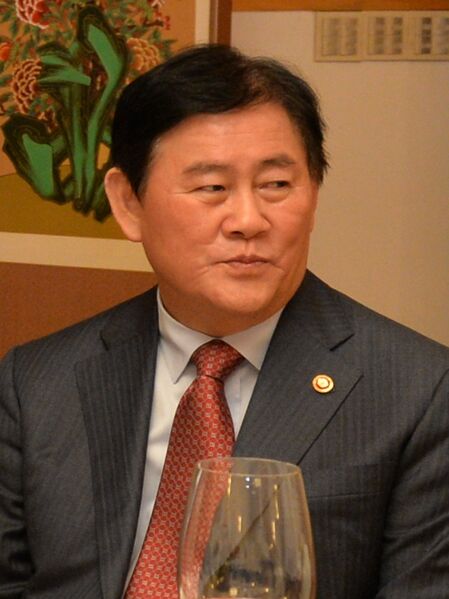 ملف:Choi Kyoung-hwan 2014.jpg