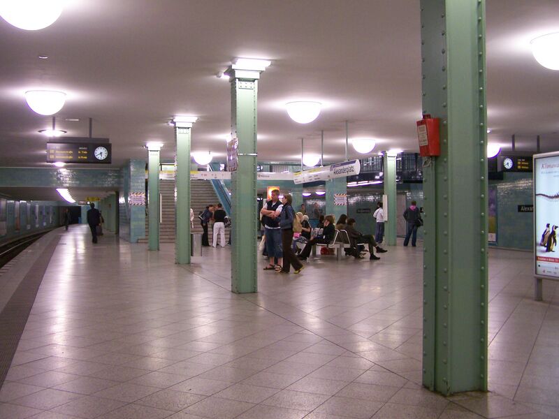 ملف:U-Bahn Berlin Alexanderplatz U8.JPG