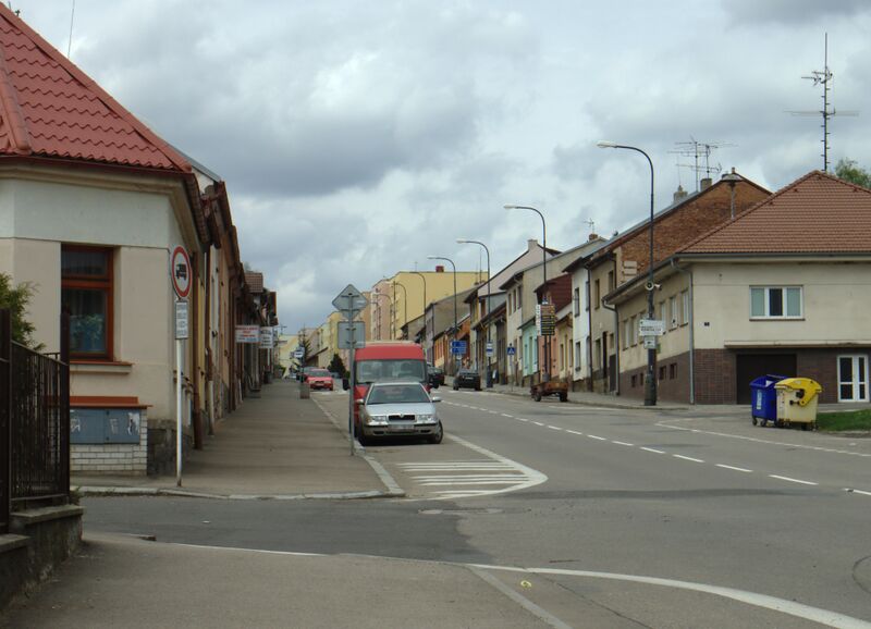 ملف:Benešov, silnice.jpg