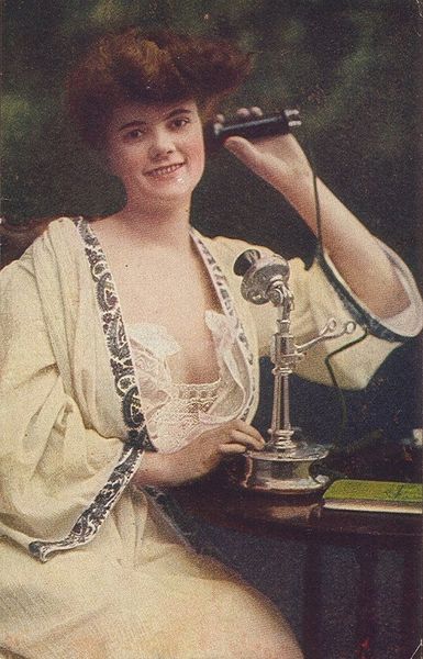 ملف:CandlestickTelephoneGal.jpg