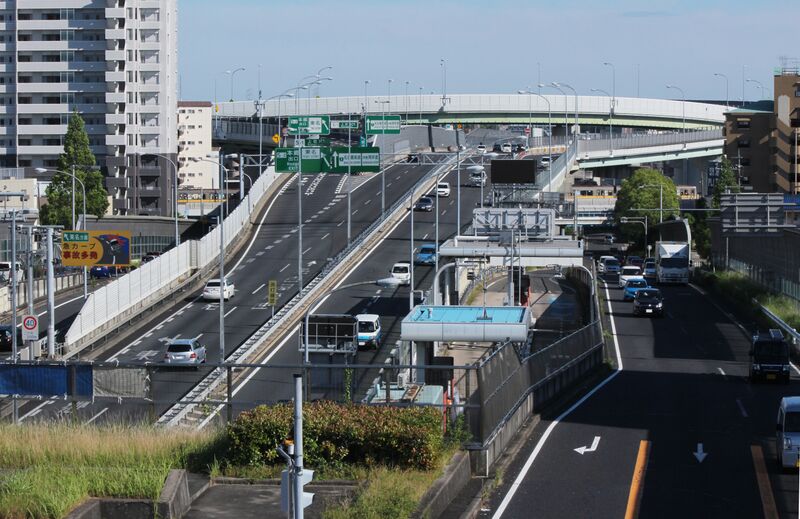 ملف:Kamiyashiro JCT 20150607A.JPG