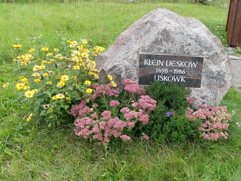 ملف:Klein Lieskow, Gedenkstein.jpg