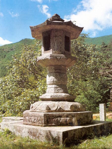 ملف:합천 청량사 석등.jpg