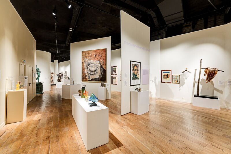 ملف:Dali Paris.jpg