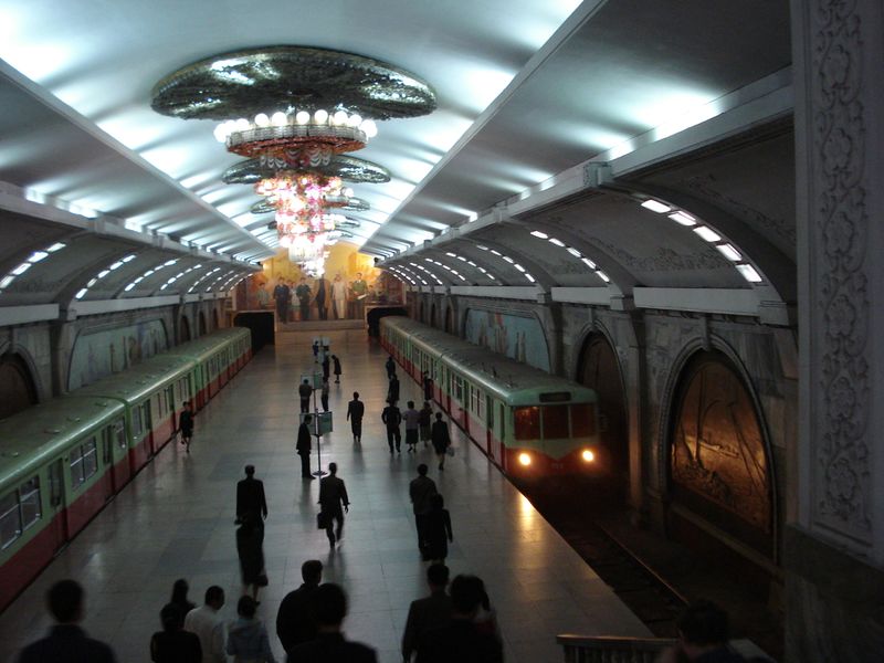 ملف:Pyongyang Metro.JPG