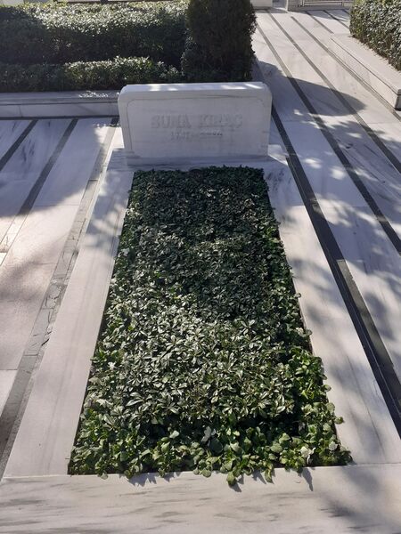 ملف:Suna Kıraç.jpg