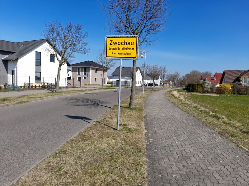 ملف:Zwochau, Ortseingang.jpg