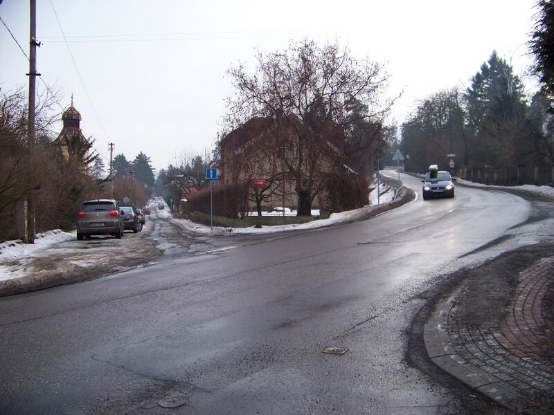 ملف:Černošice, Střední a Vrážská.jpg