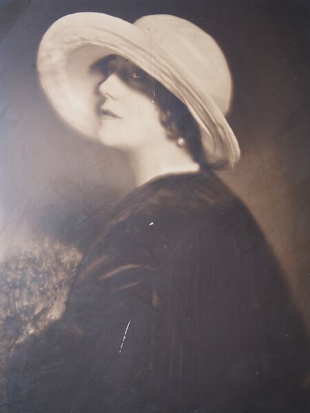 ملف:Kitty Schmidt 1930.jpg