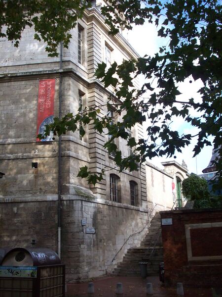 ملف:Musée de la céramique.JPG