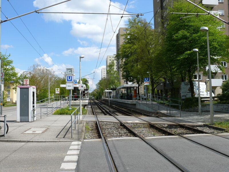 ملف:Stadtbahnhaltestelle Giebel.jpg