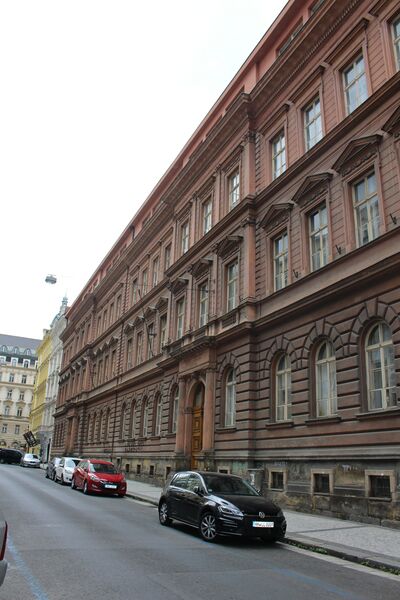 ملف:Vladislavova - Pedf UK.jpg