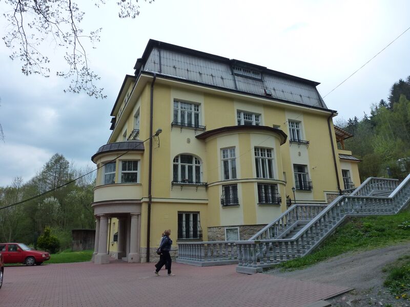 ملف:Půlpecen, Vila Löw-Beer (1).jpg