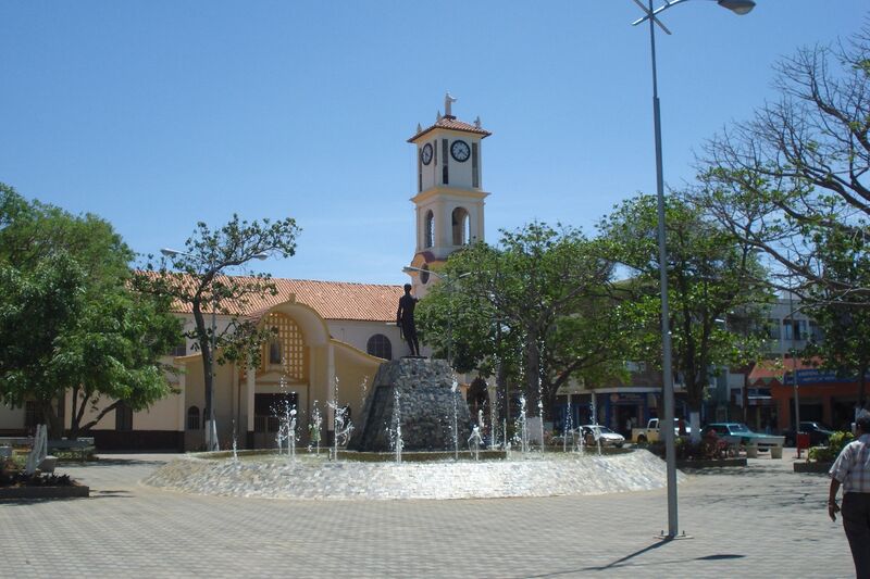 ملف:Puntofijo plazadelobrero.JPG