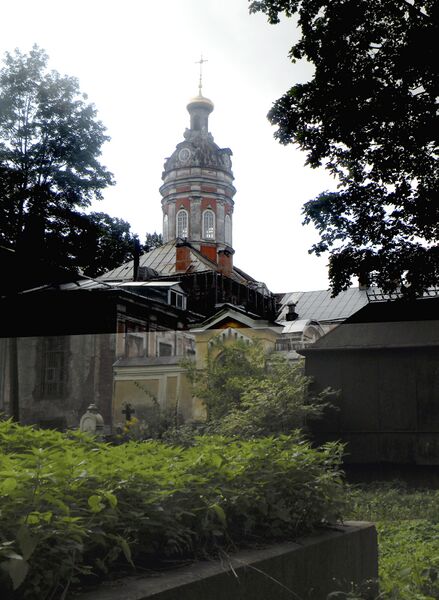 ملف:Исидоровская и Фёдоровская церкви.jpg