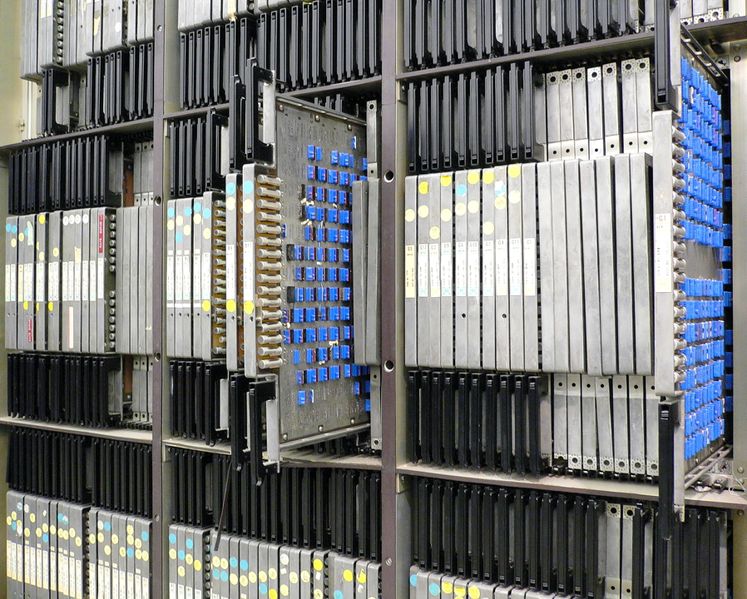 ملف:ILLIAC 4 parallel computer.jpg