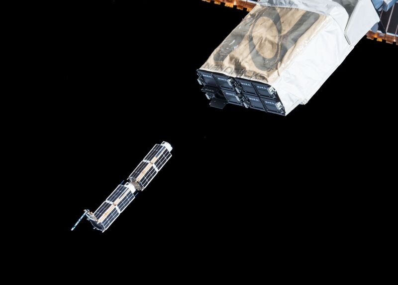 ملف:ISS-43 Deploying of CubeSats.jpg
