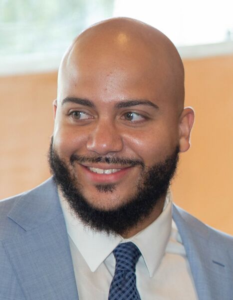 ملف:Isaac Bryan, 2021.jpg