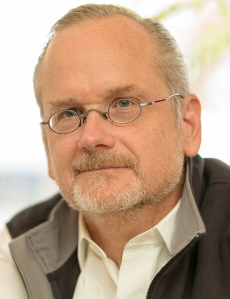 ملف:Lawrence Lessig May 2017.jpg