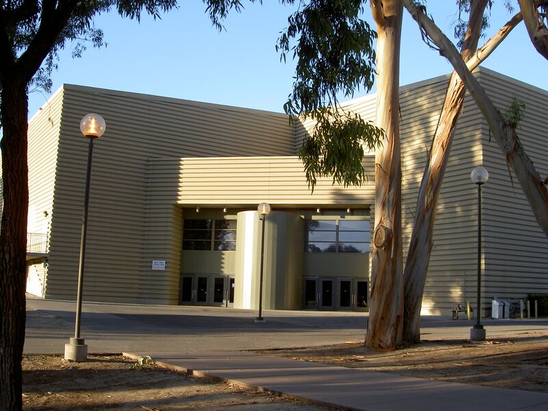 ملف:UCSB Events Center back.jpg