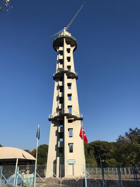 ملف:İzmir Parachute Tower.jpg