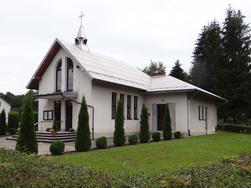 ملف:Łowczów kaplica 2.jpg