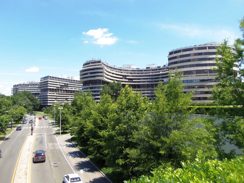 ملف:2013 Watergate complex 01.JPG