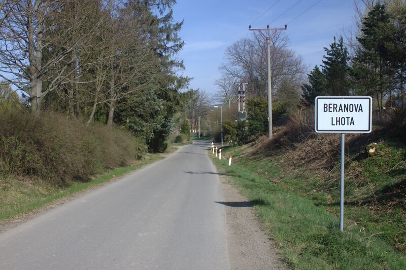 ملف:Beranova Lhota, začátek obce.jpg