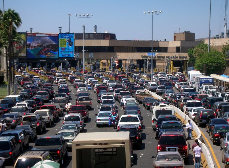 ملف:SanYsidroBorderCrossing.JPG