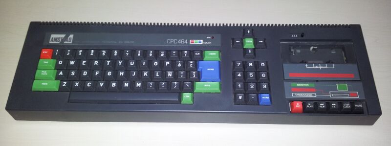 ملف:Amstrad CPC464 keyboard.jpg