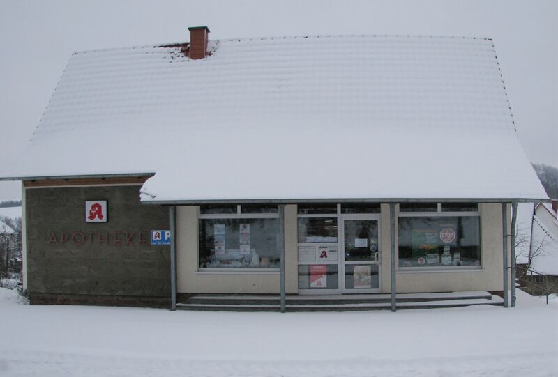 ملف:Apotheke in Weißenborn-Lüderode.jpg