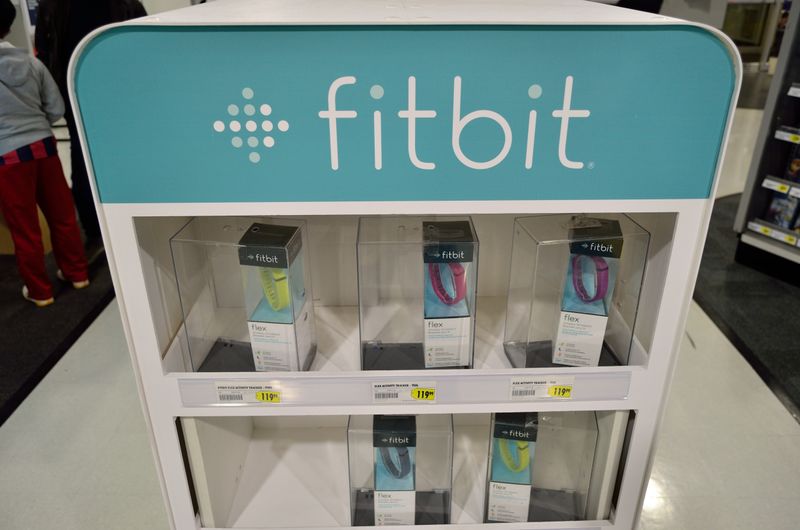 ملف:FitbitStand.jpg