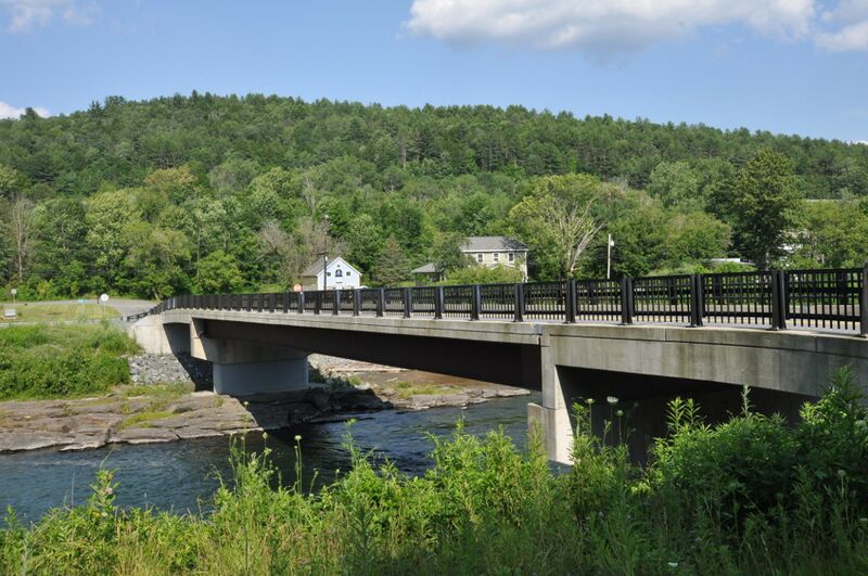 ملف:HartfordVT NewWestHartfordBridge.jpg
