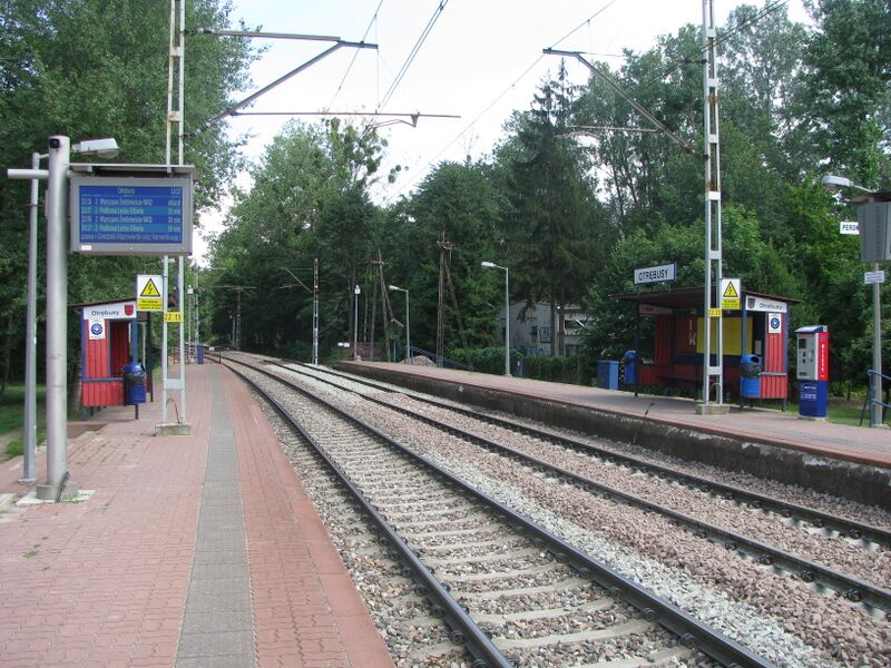 ملف:Stacja WKD Otrębusy.jpg