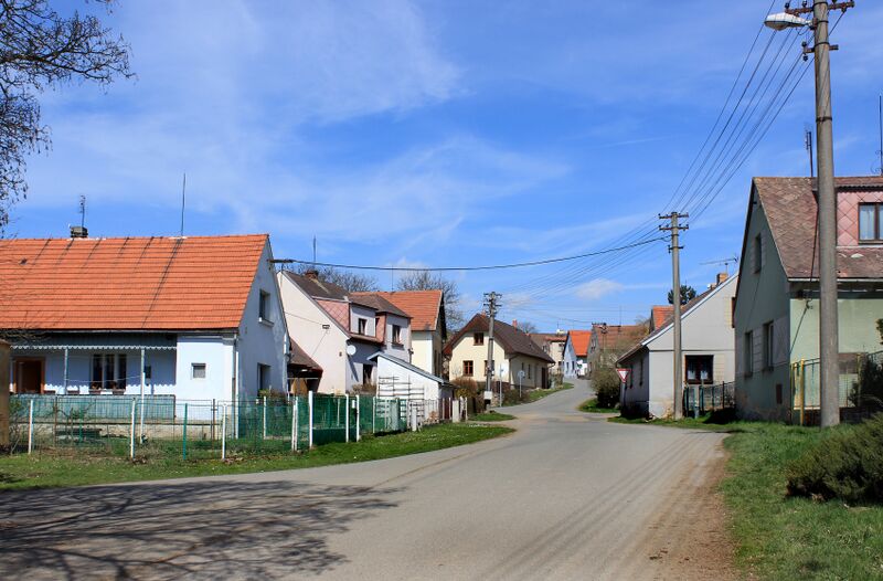 ملف:Břasy, Kříše, side street.jpg